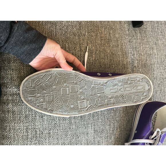 Like New SKICKS Purple Washington Huskies Low Top Shoes main image 5